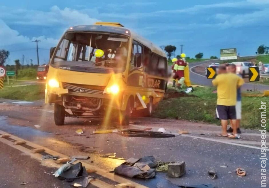 Ônibus atingido por carreta transportava 16 atletas de futsal de Camapuã; 4 estão em estado grave