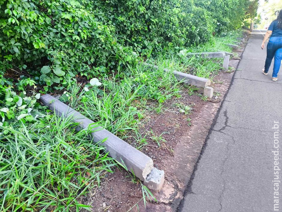 Passageira de carro que bateu em viatura no Parque dos Poderes está em estado grave