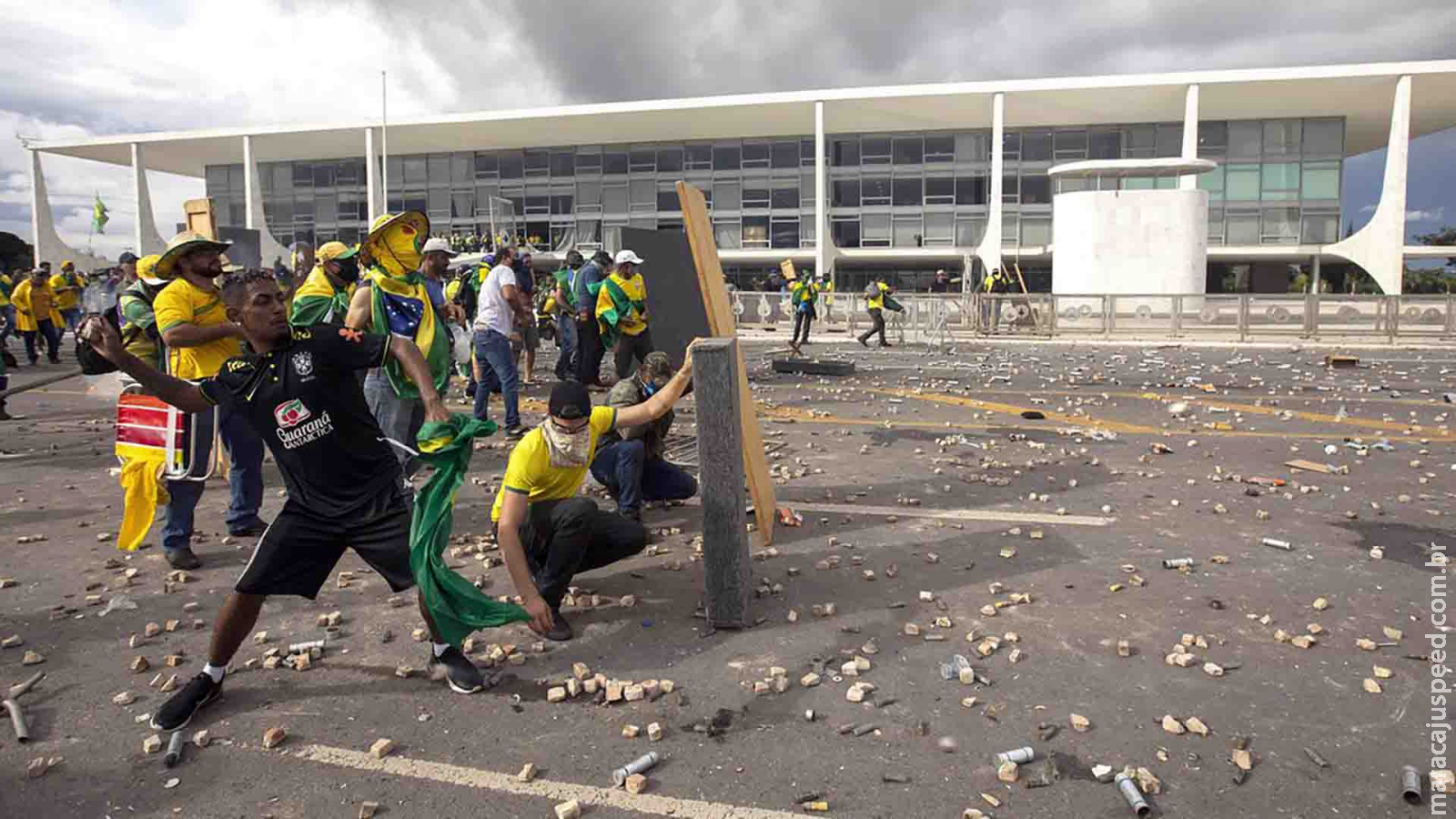 STF condena um de MS e outros 57 a pagar indenização de R$ 5 milhões após atos golpistas