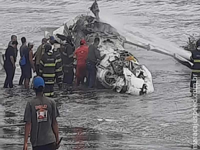 Avião cai em praia de Ubatuba, no litoral de São Paulo