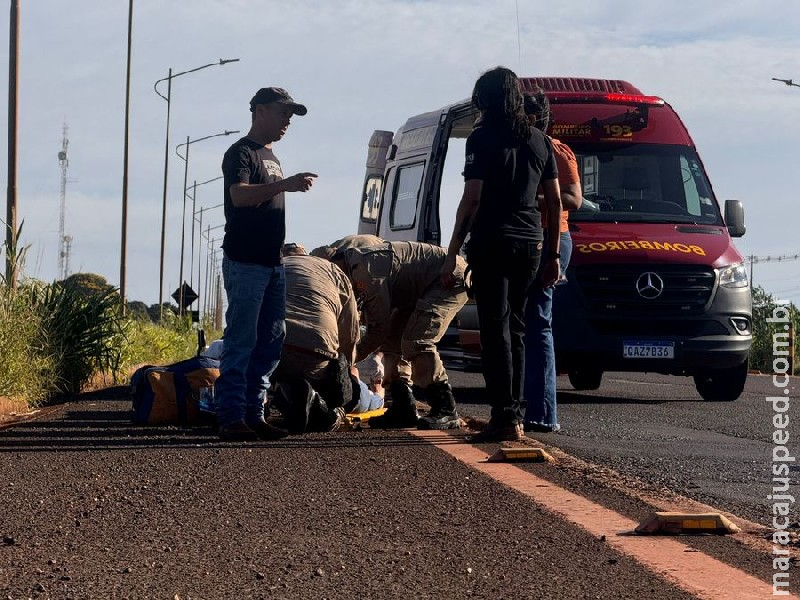 Ciclista é atropelada por motociclista na BR-376, em Nova Andradina