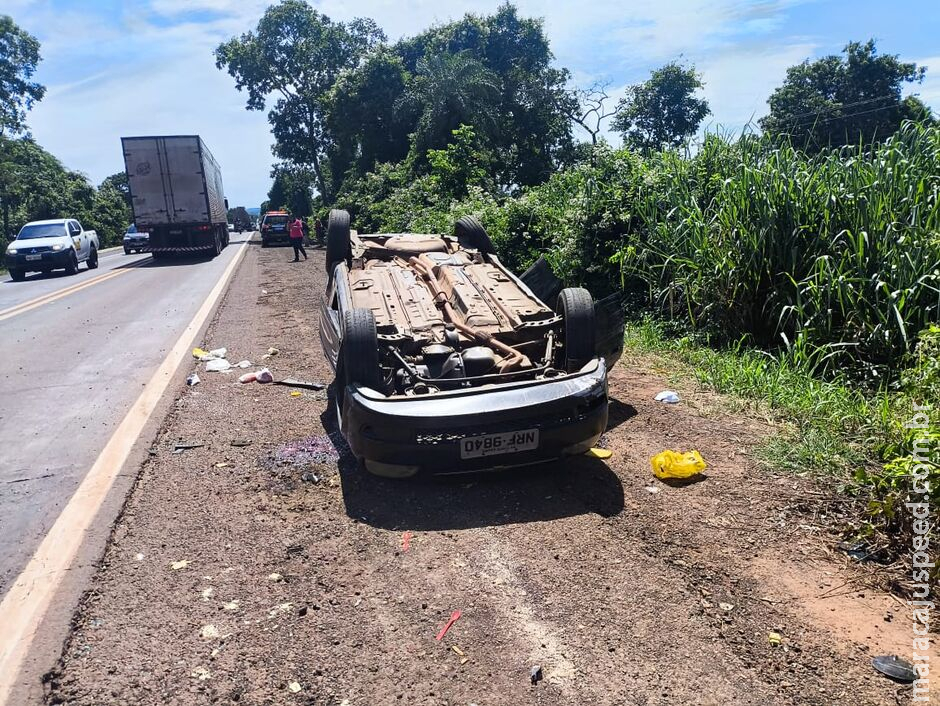 Motorista morre e quatro ficam feridos em capotamento em Terenos