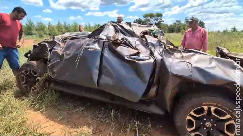 Passageiro morre após capotamento de Hilux na BR-060, em Camapuã