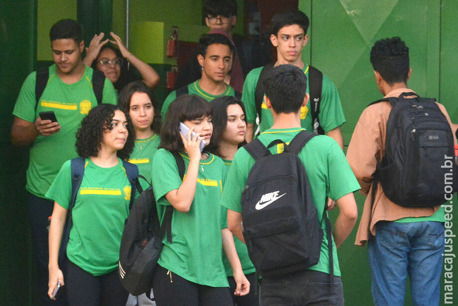 Proibidos em salas de aula de MS, celulares deverão ficar nas mochilas