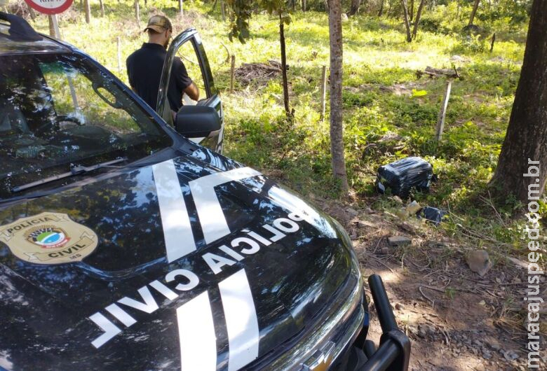 Ao fazer limpeza à beira de estrada, trabalhadores encontram drogas